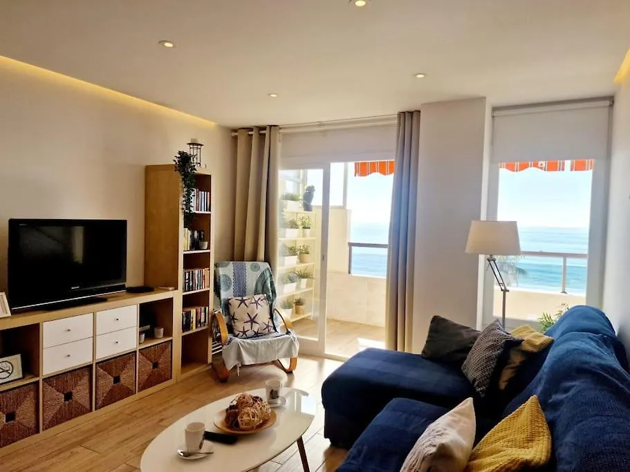 Daire Beachfront Dream: Prime Location With Sea Views Fuengirola