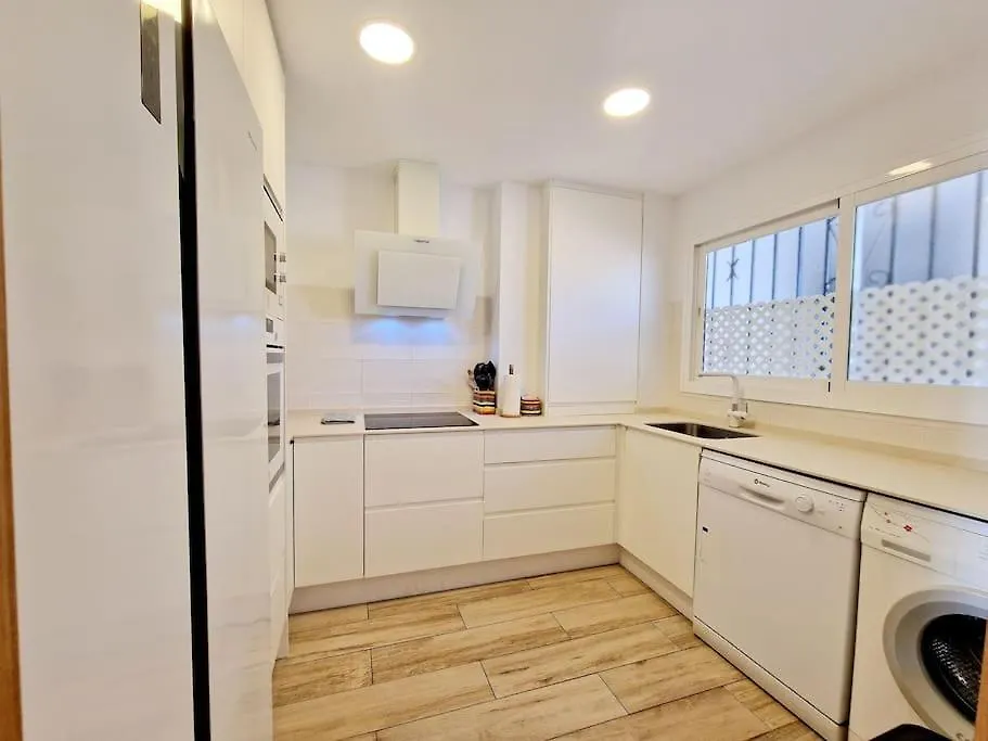 Daire Beachfront Dream: Prime Location With Sea Views Fuengirola