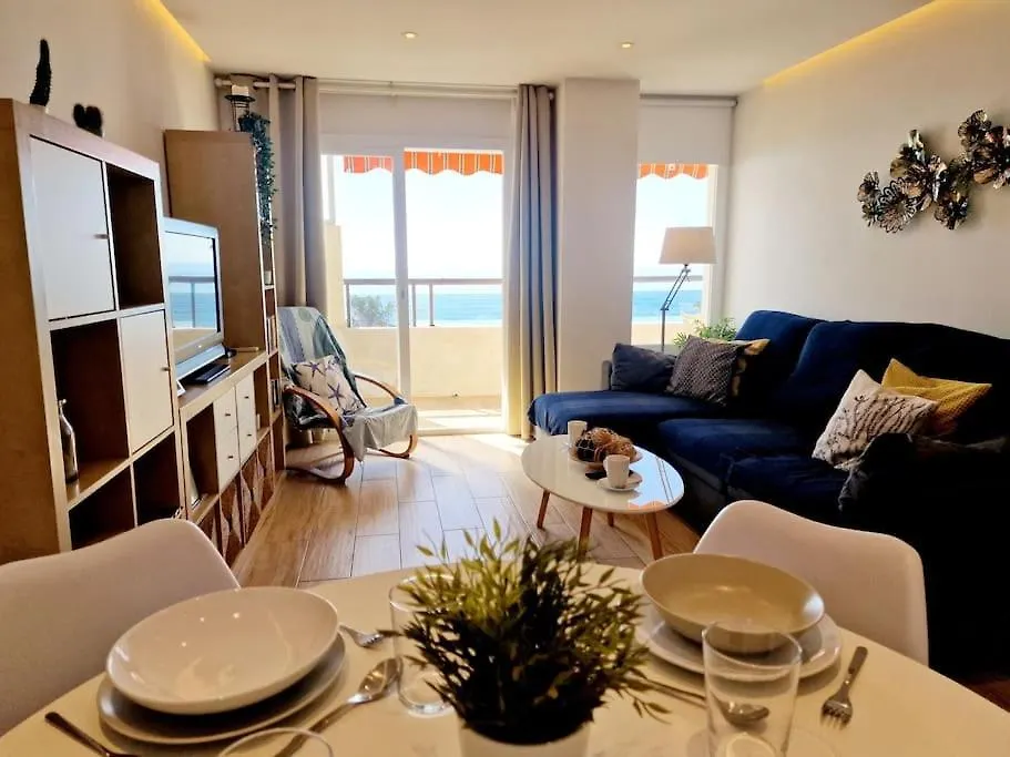 Daire Beachfront Dream: Prime Location With Sea Views Fuengirola