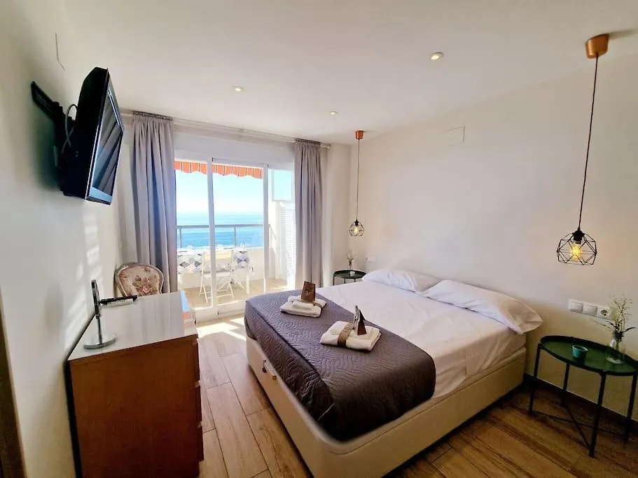 Daire Beachfront Dream: Prime Location With Sea Views Fuengirola