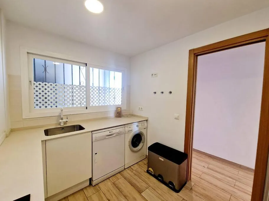 Beachfront Dream: Prime Location With Sea Views Fuengirola Daire